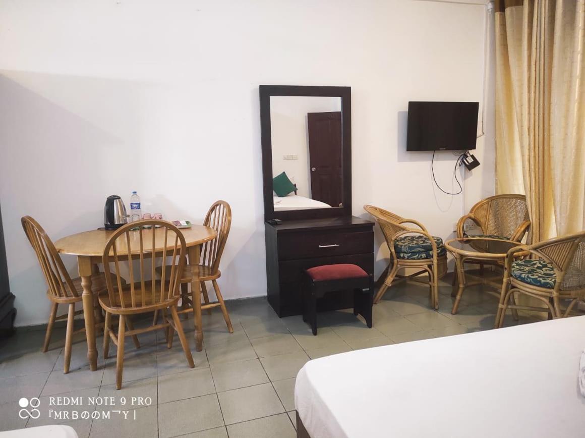 Oasis Beach Resort Negombo Eksteriør billede