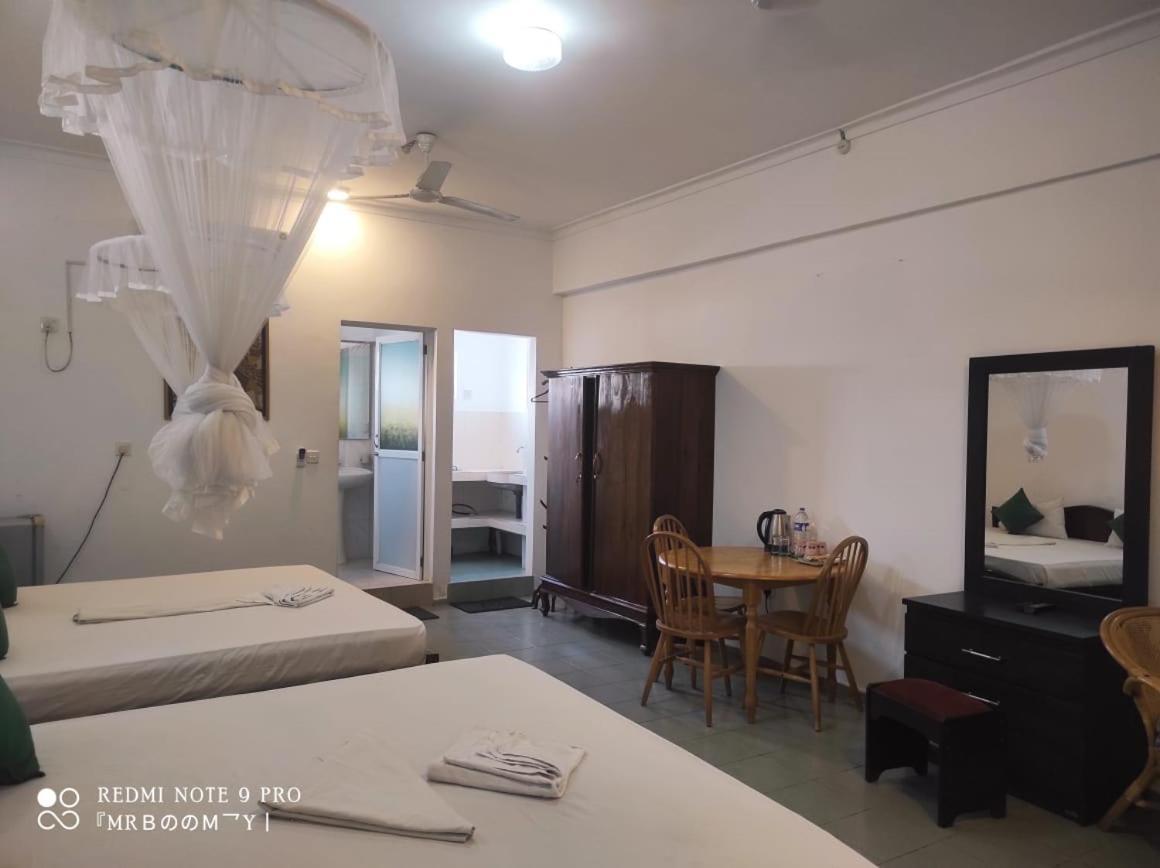 Oasis Beach Resort Negombo Eksteriør billede