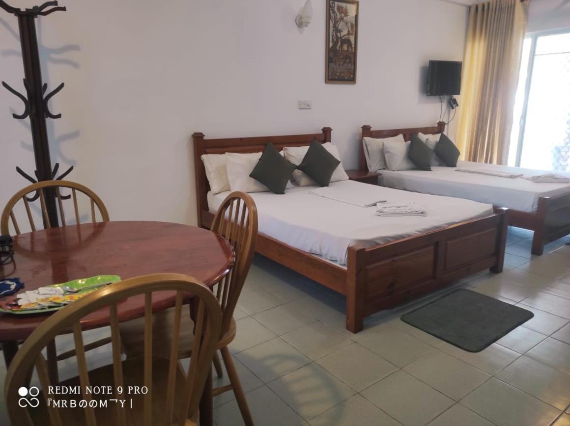 Oasis Beach Resort Negombo Eksteriør billede