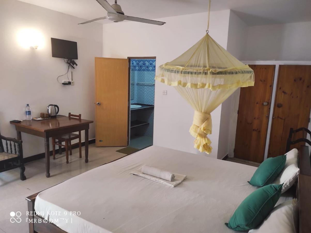 Oasis Beach Resort Negombo Eksteriør billede