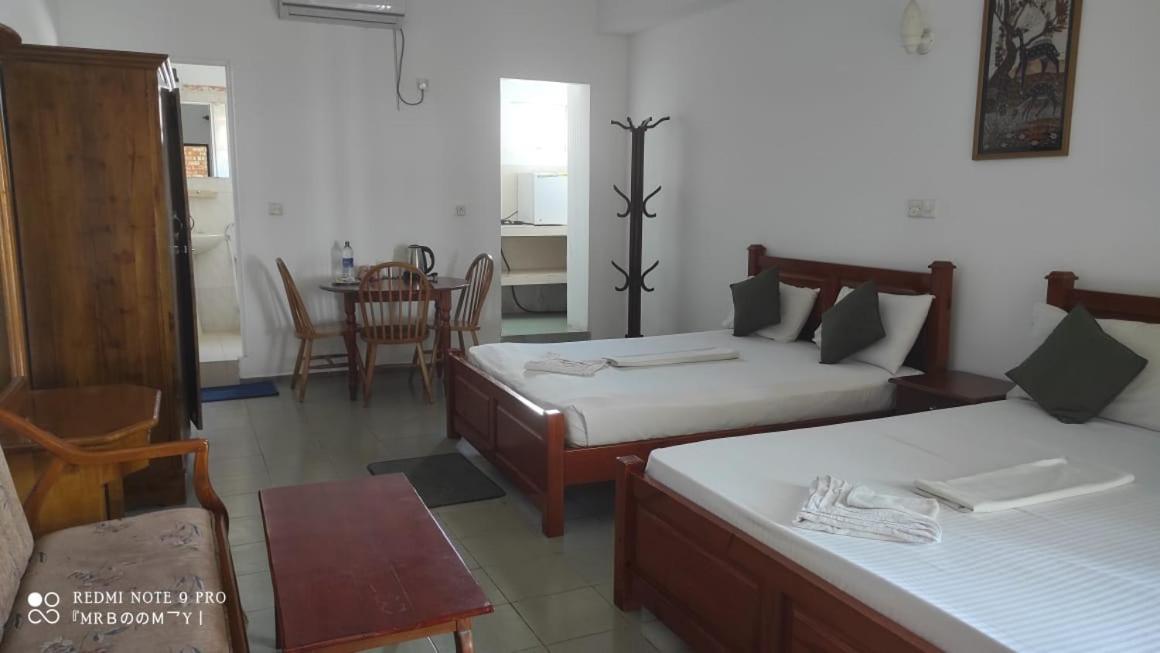 Oasis Beach Resort Negombo Eksteriør billede