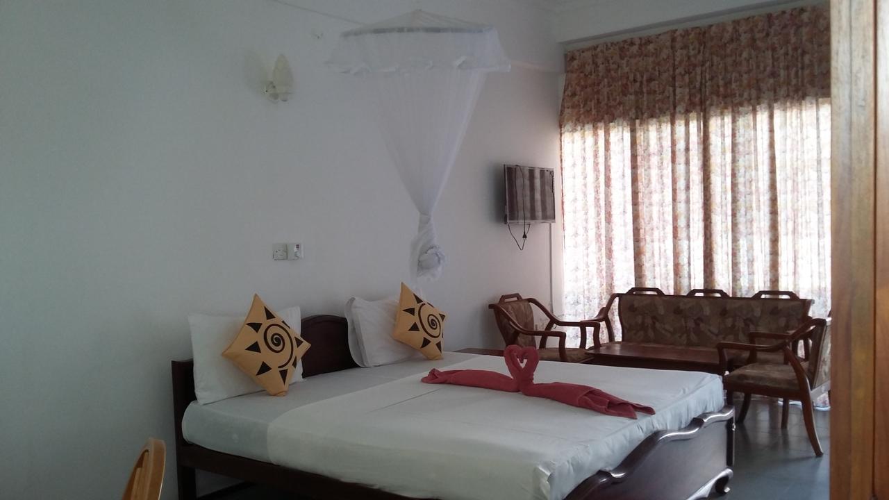 Oasis Beach Resort Negombo Eksteriør billede